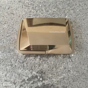 Hourglass AMBIENT LIGHTING EDIT – SCULPTURE